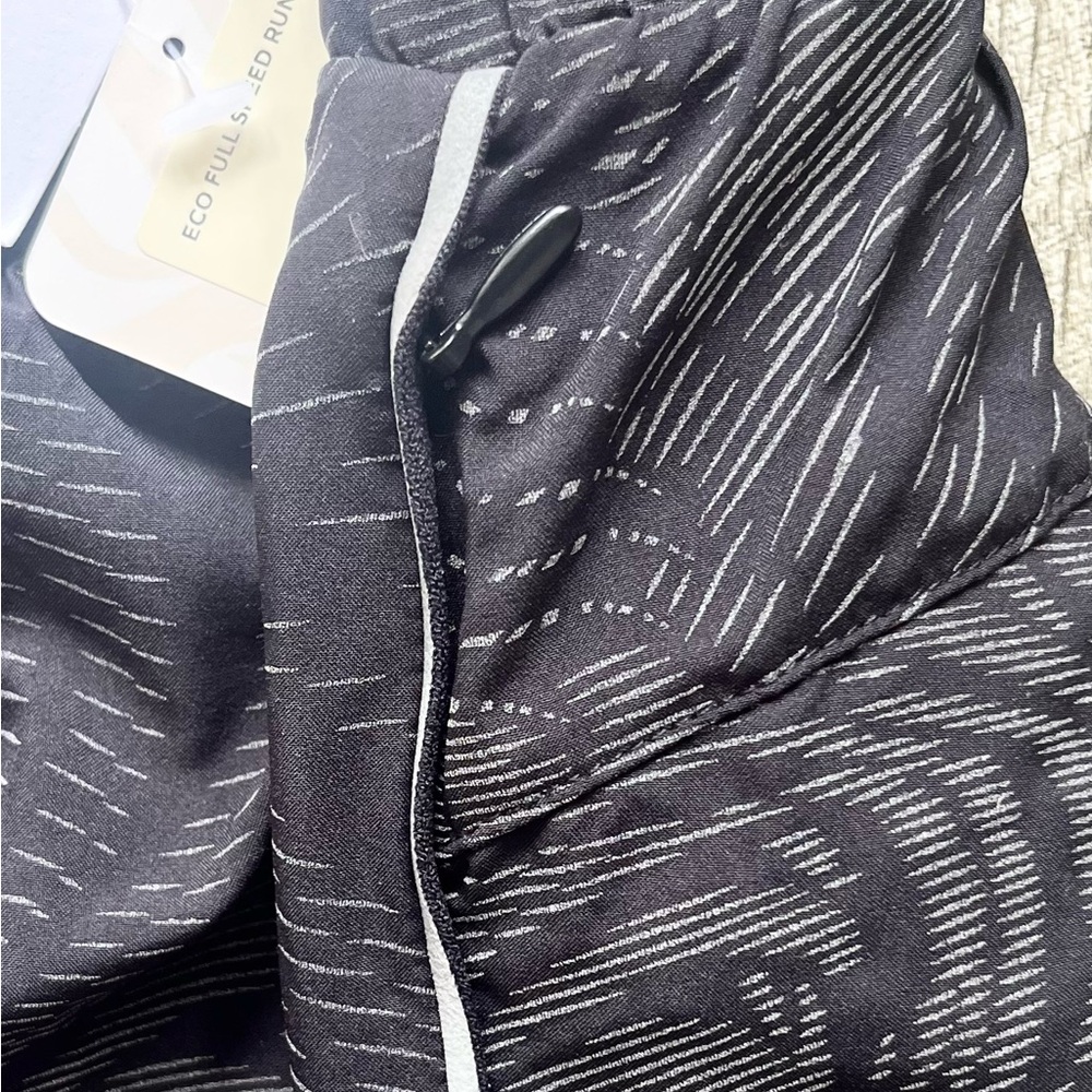 NWT Fabletics Eco Full Speed Run Short Black Reflective – Women’s M - Picture 7 of 7